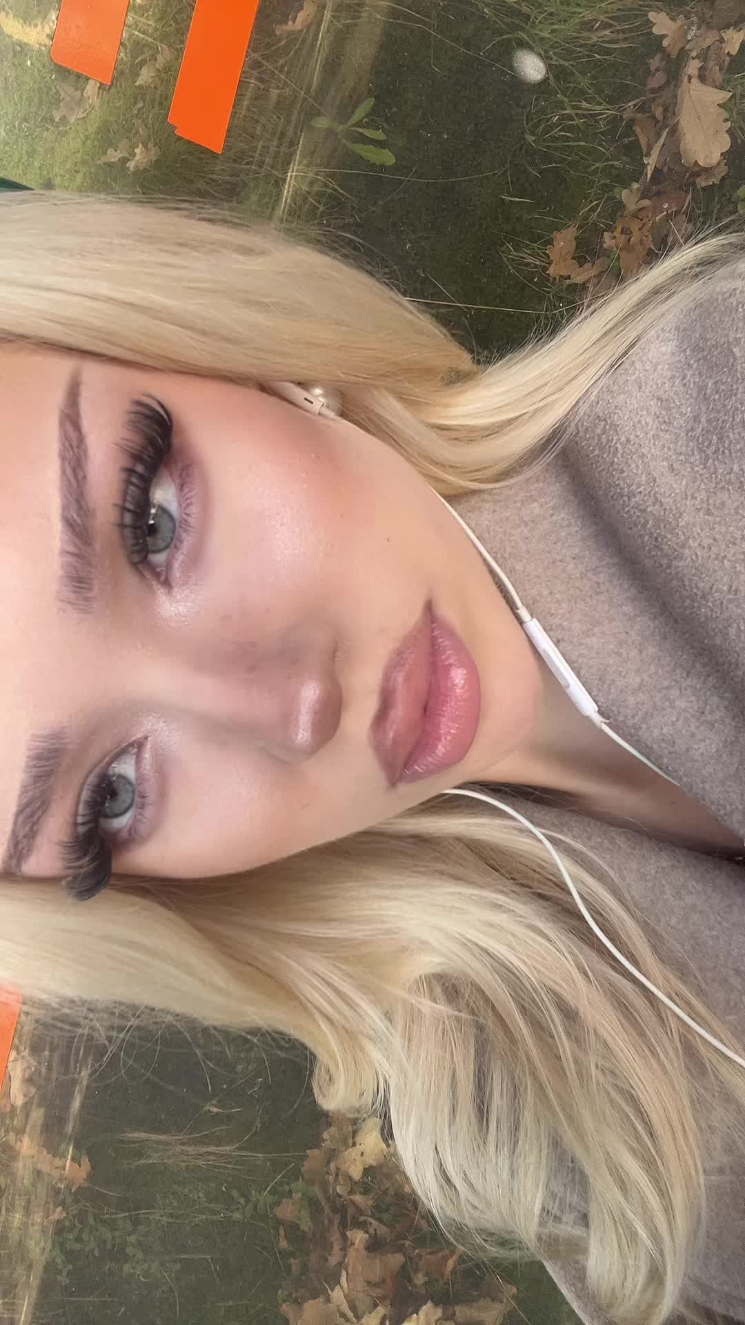 @аня