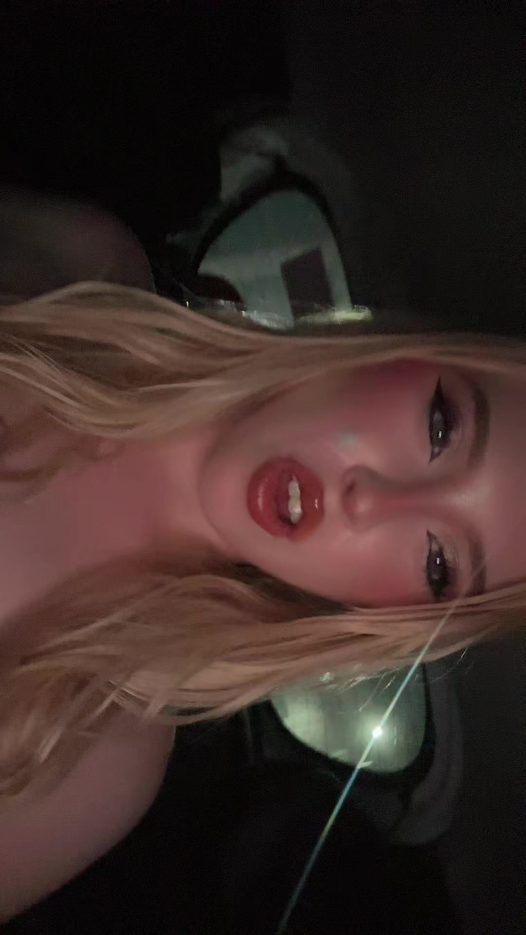 @Bella