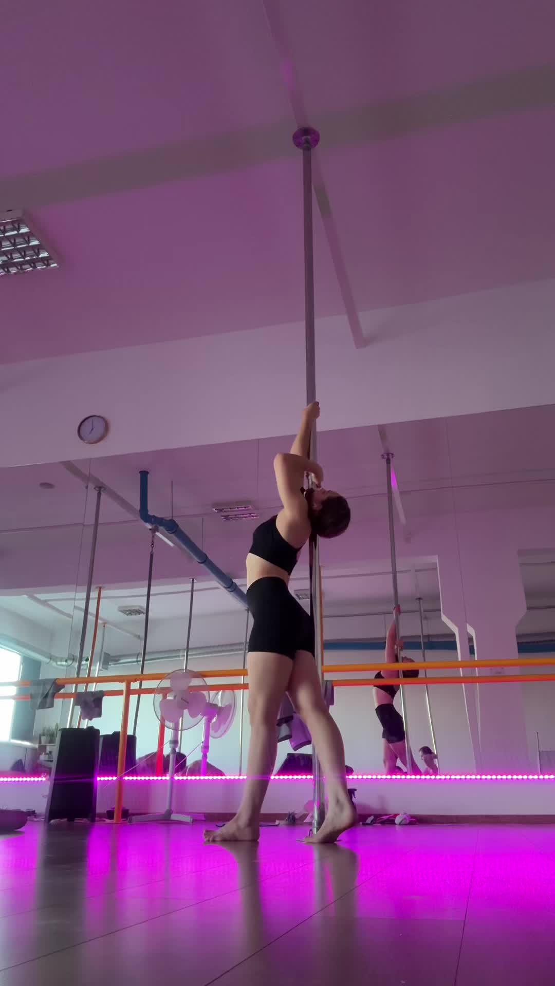 @_pole_flow_dance_pola_