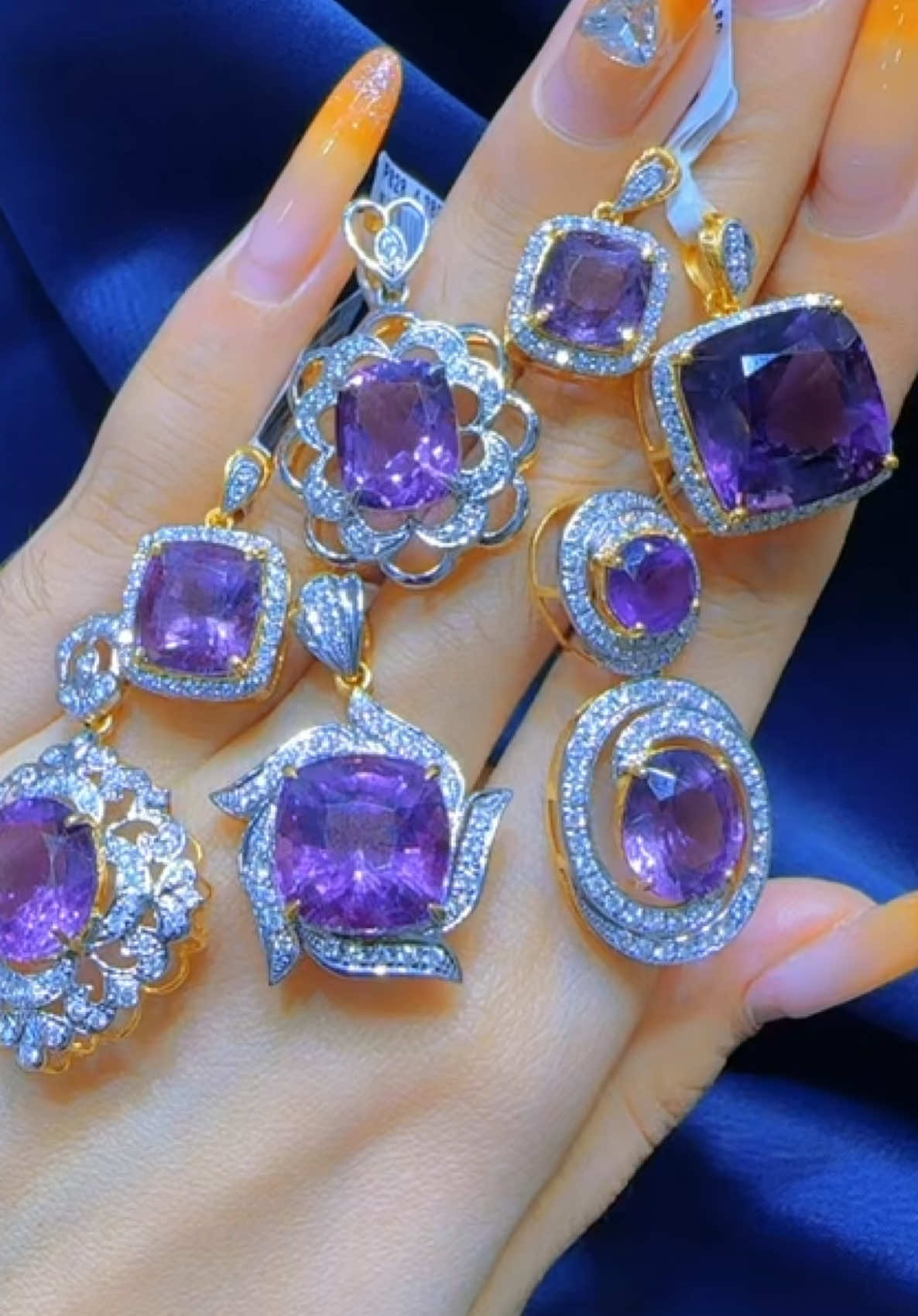 @LillyDiamond&JewelleryHouseYGN