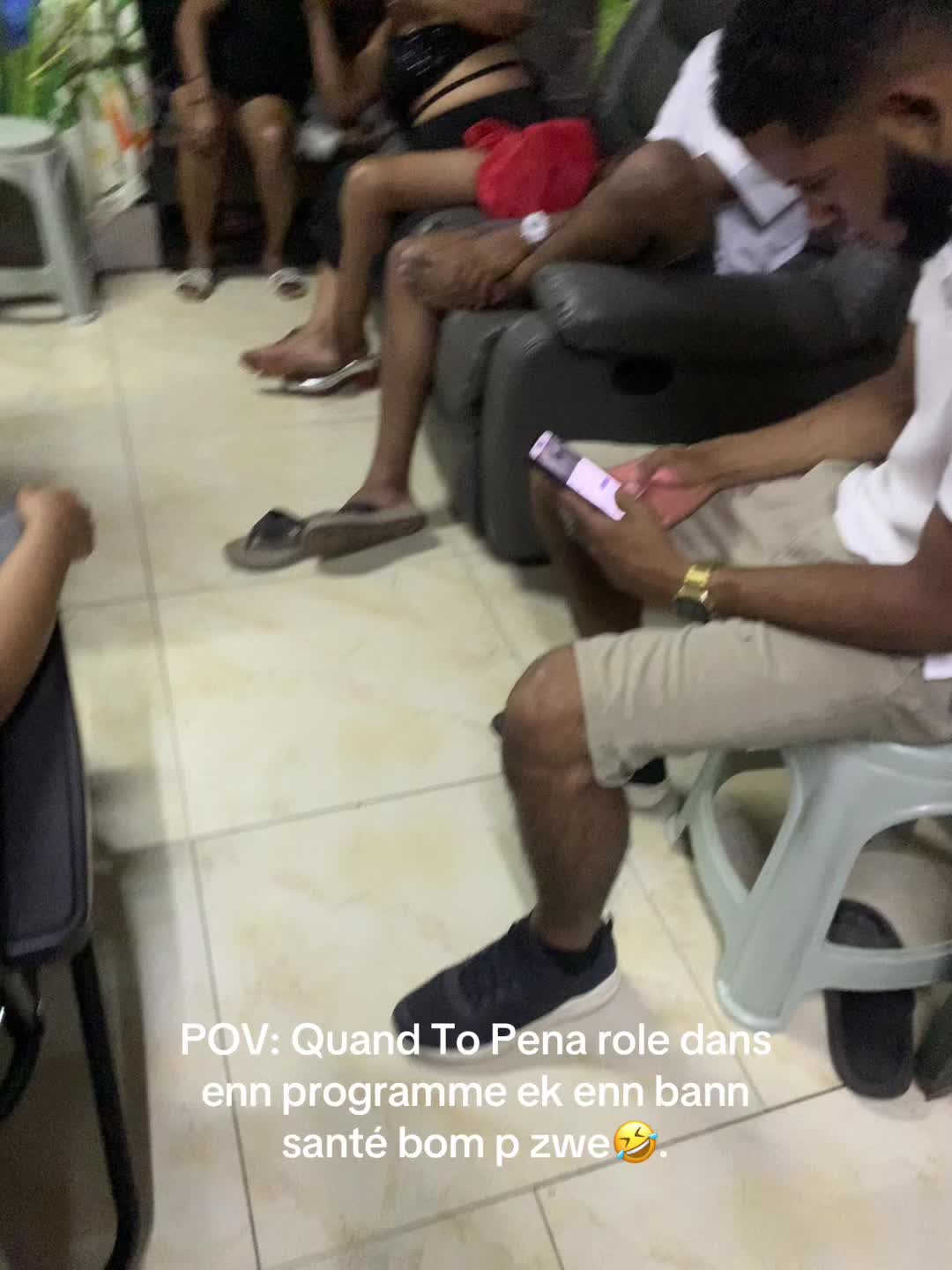 @Maï.