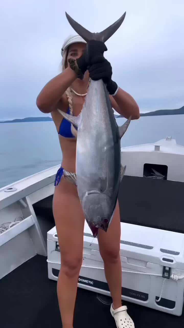 @hotgirlsfishing
