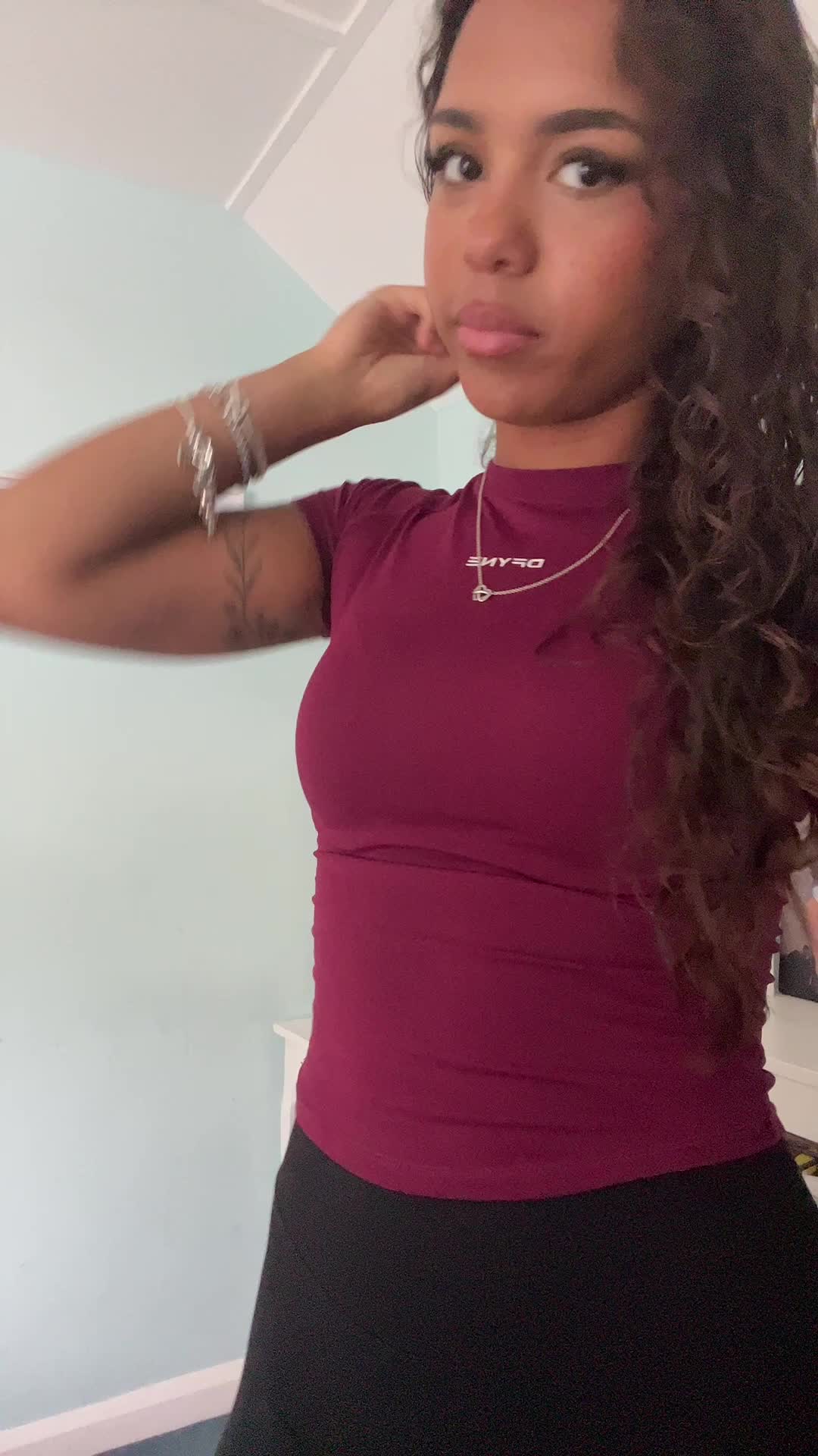 @🧘🏽&zwj;♀️