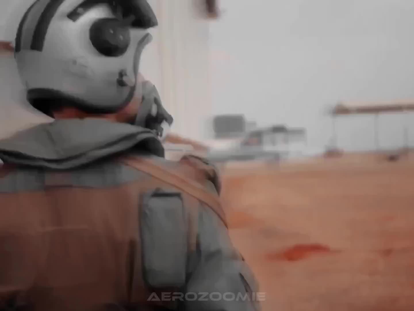 @A E R O Z O O M I E