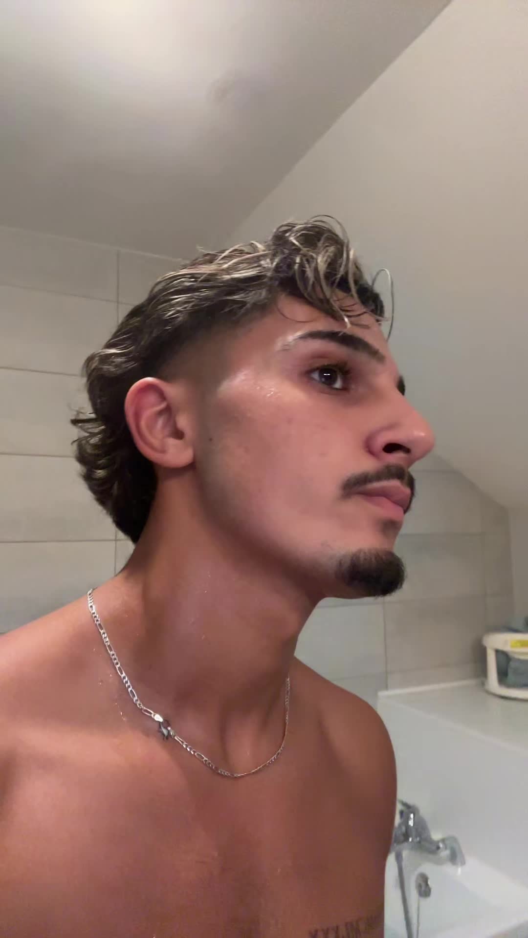 @Husseinoo