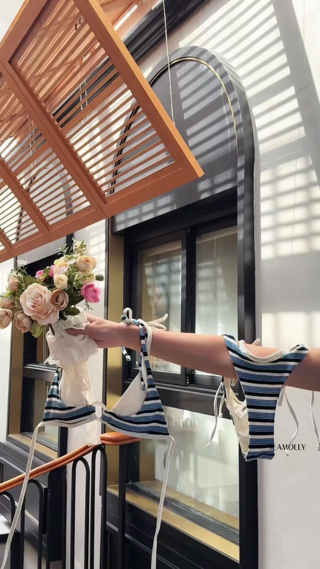 @SeamollyLooks