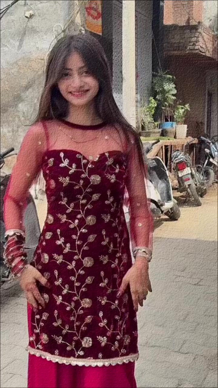 @AYESHA_KHAN_