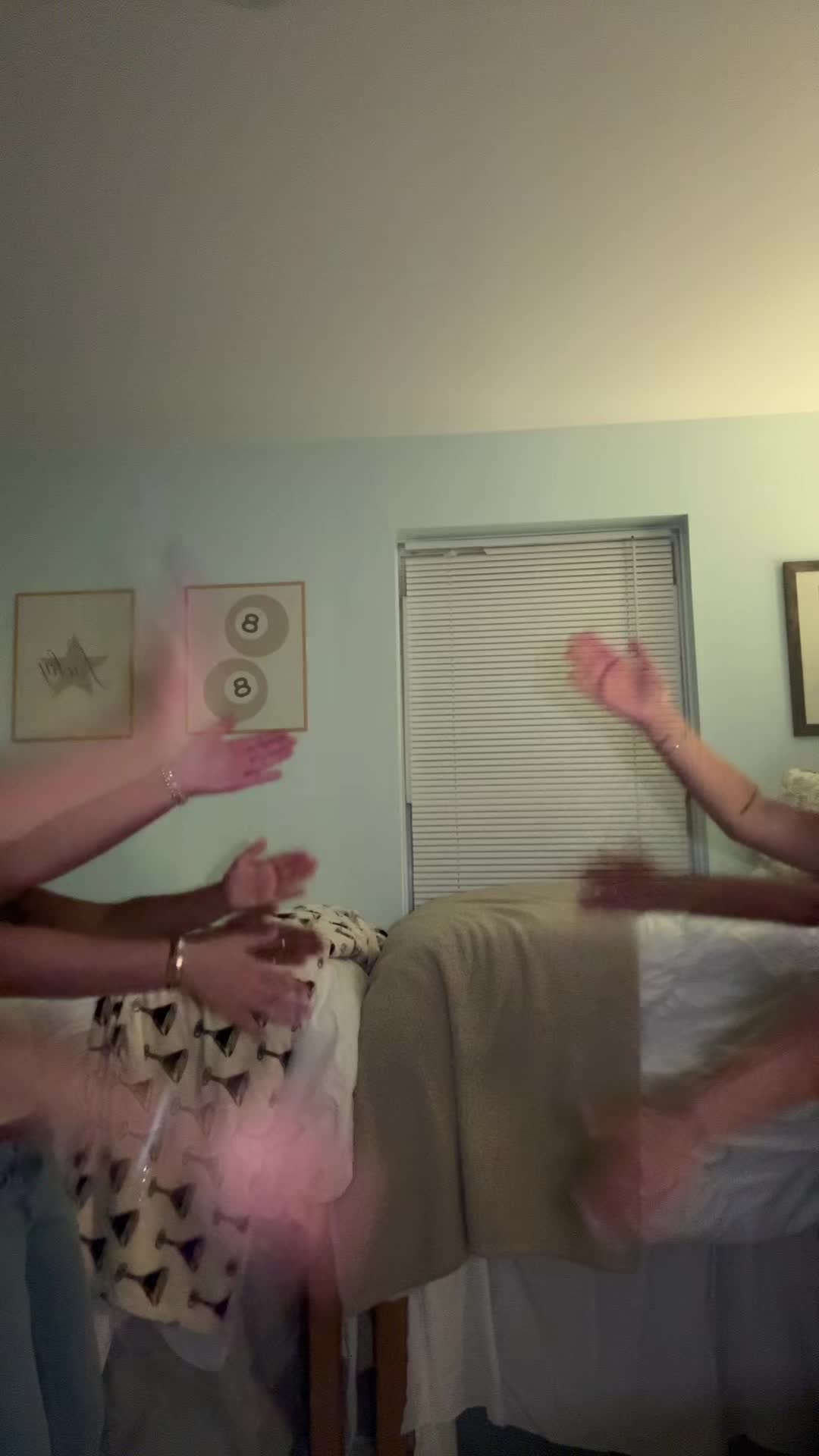 @izzysavo
