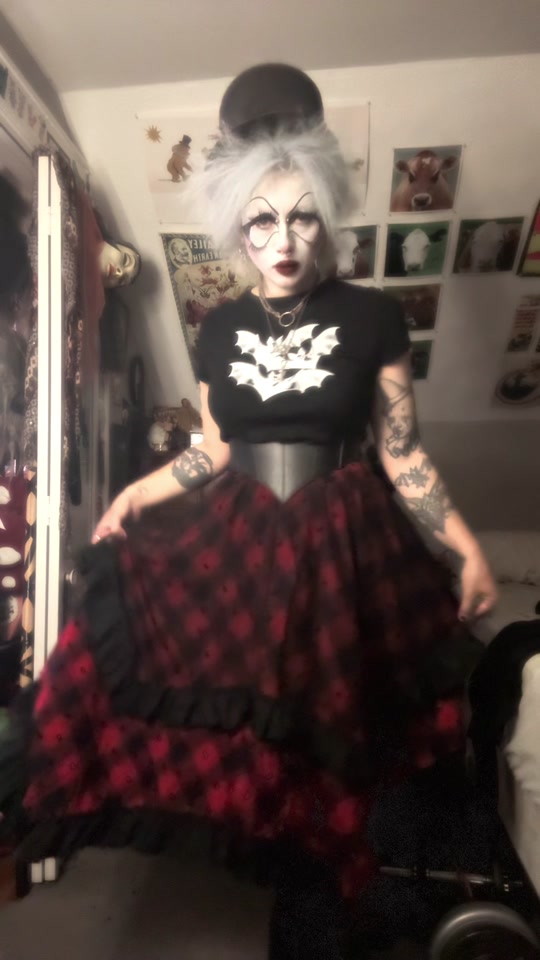 @dollygoth666