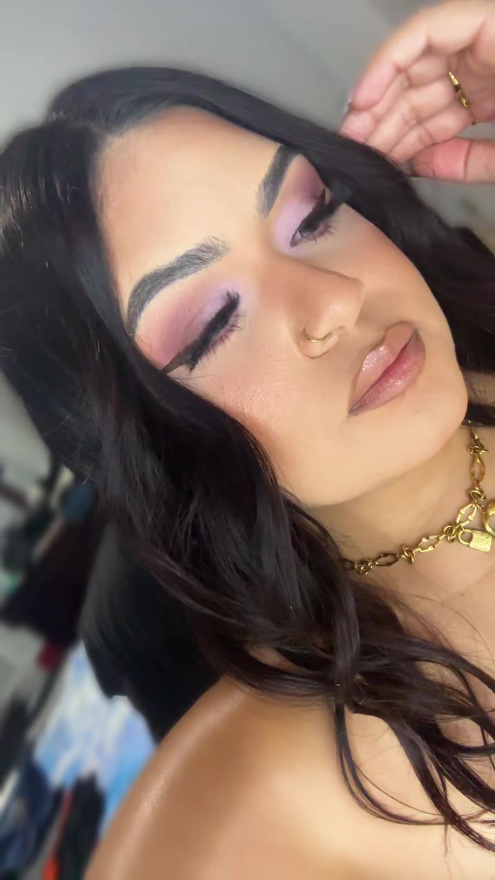 @Curvy beauty
