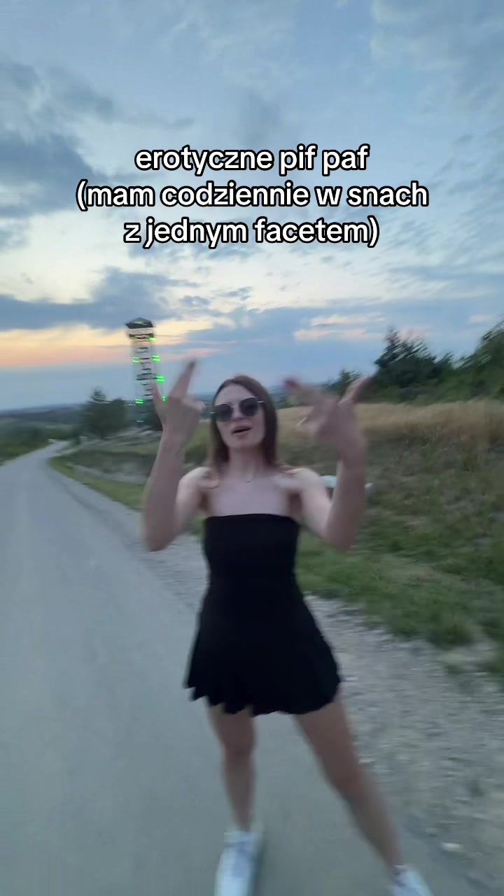 @𝑨𝒈𝒏𝒊𝒆𝒔𝒛𝒌𝒂 🩶