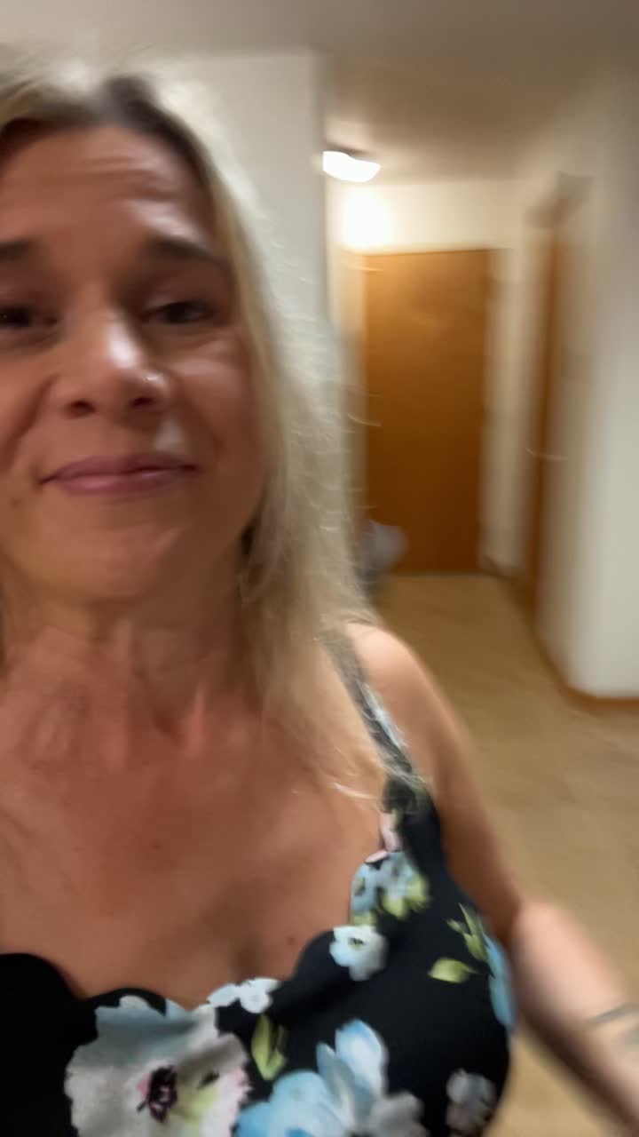 @Hotmomvibes