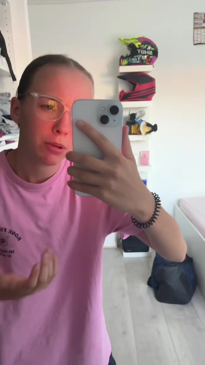 @𝐜𝐥𝟒𝐫𝐚.😶&zwj;🌫️