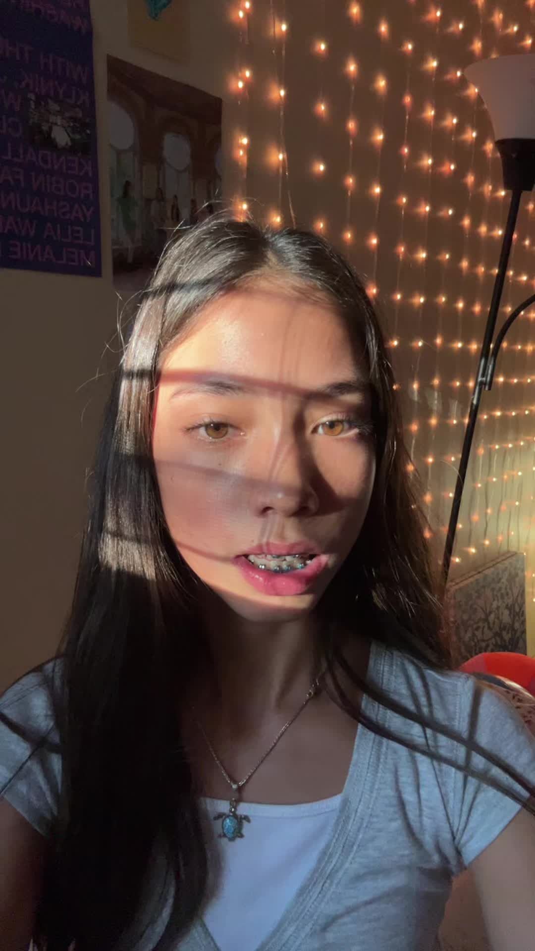 @Vivlaughlove