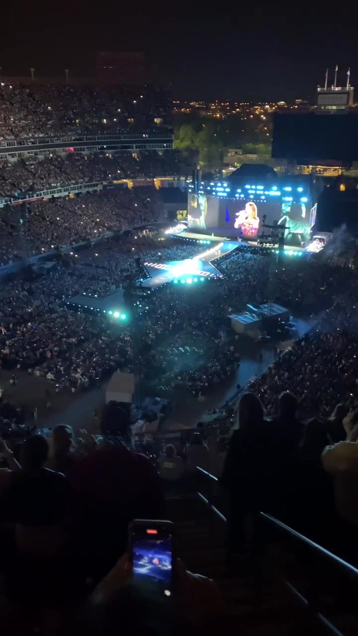 @𓂃꙳⋆videos from the eras tour