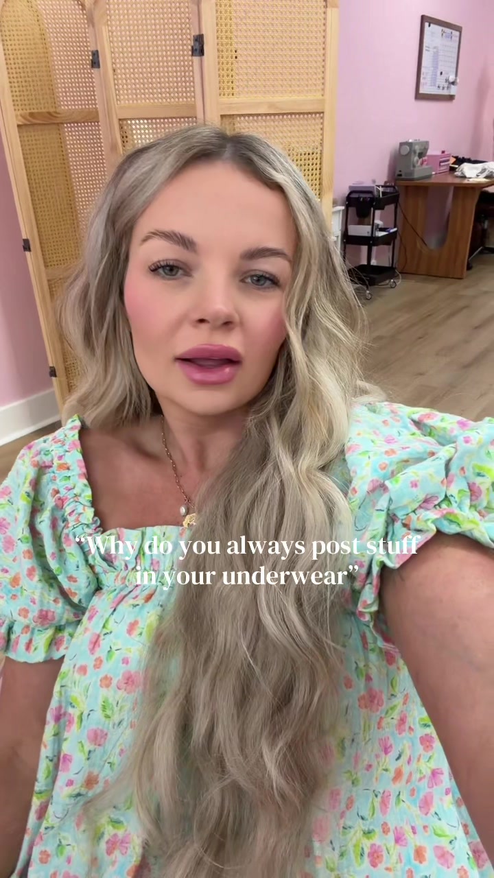 @Olivia May | Mom Style & Hacks