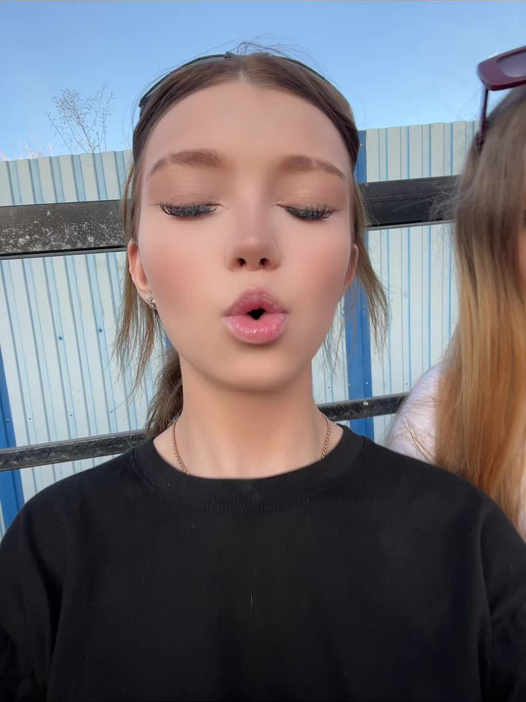 @Lika_2402