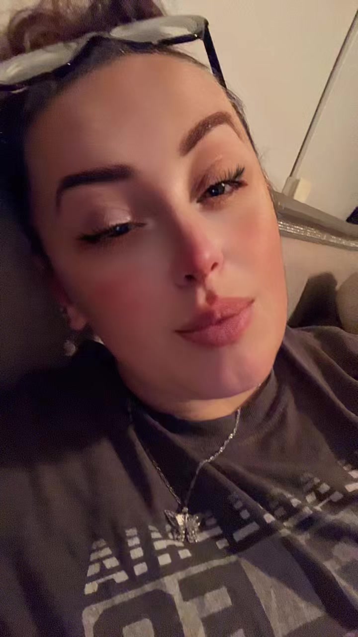 @JustASmallTownGirl🩷💜