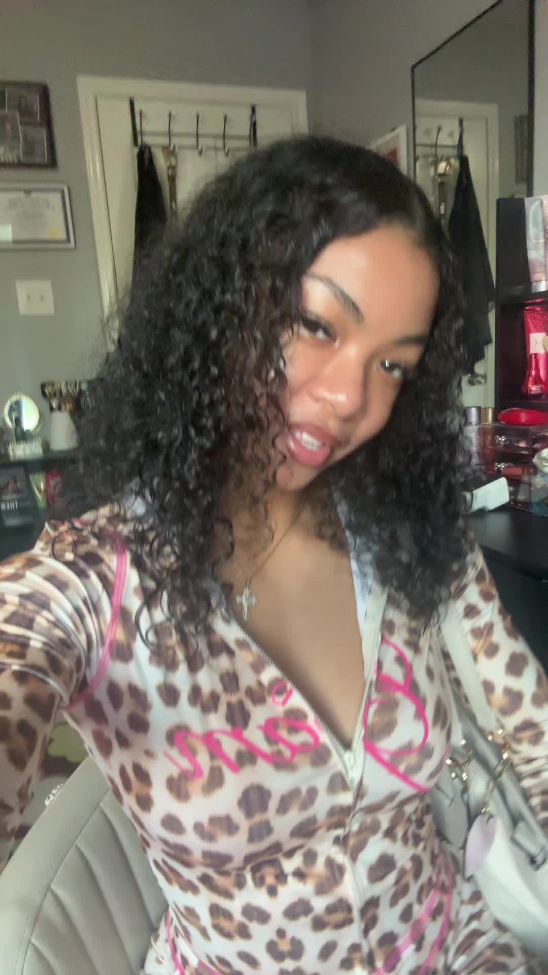 @Yu3l0v3r🌙