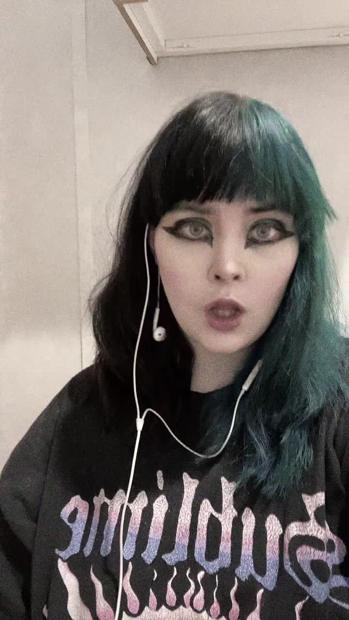 @WeepingRecluse🕷️