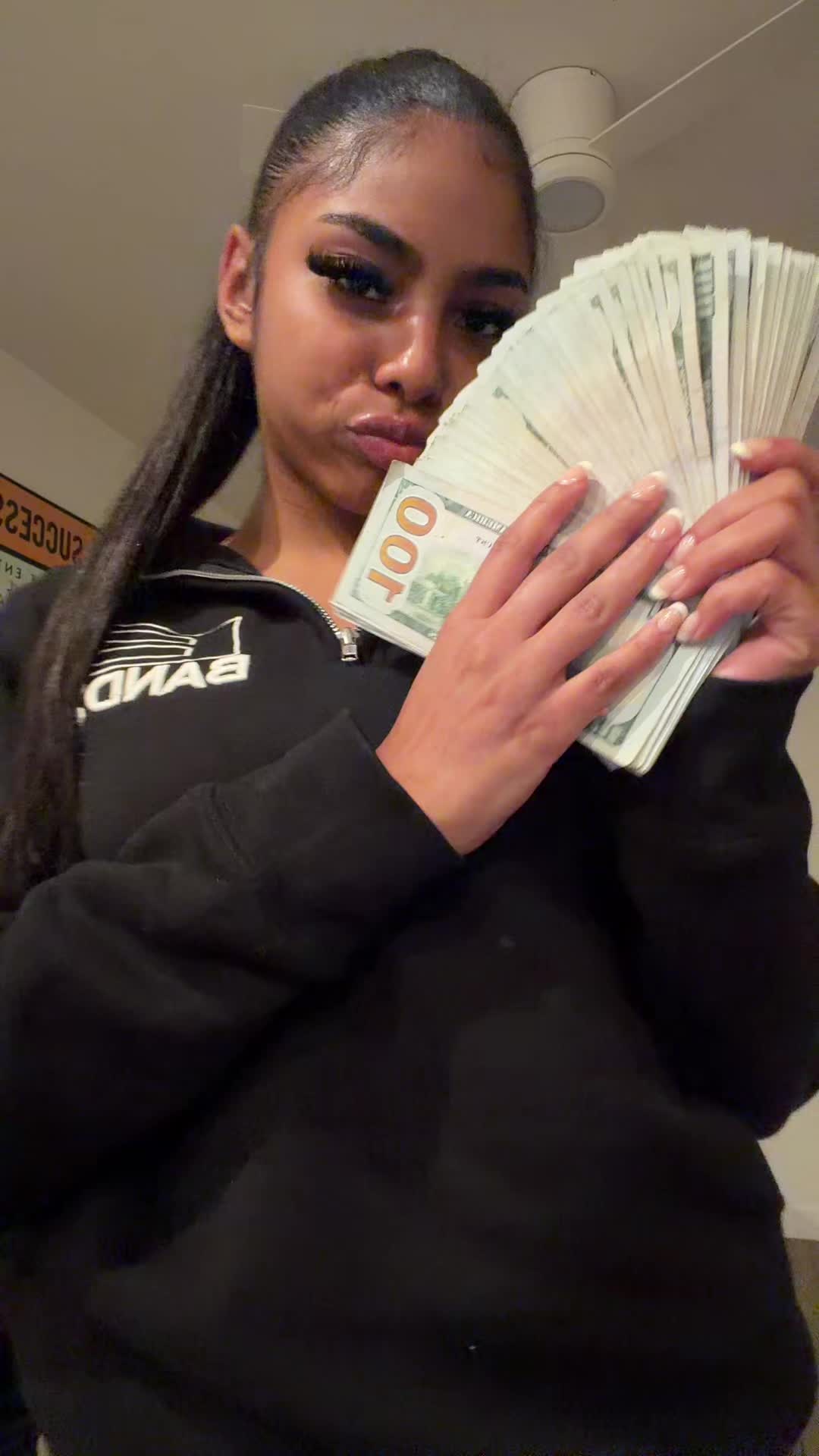 @leilamiraclee