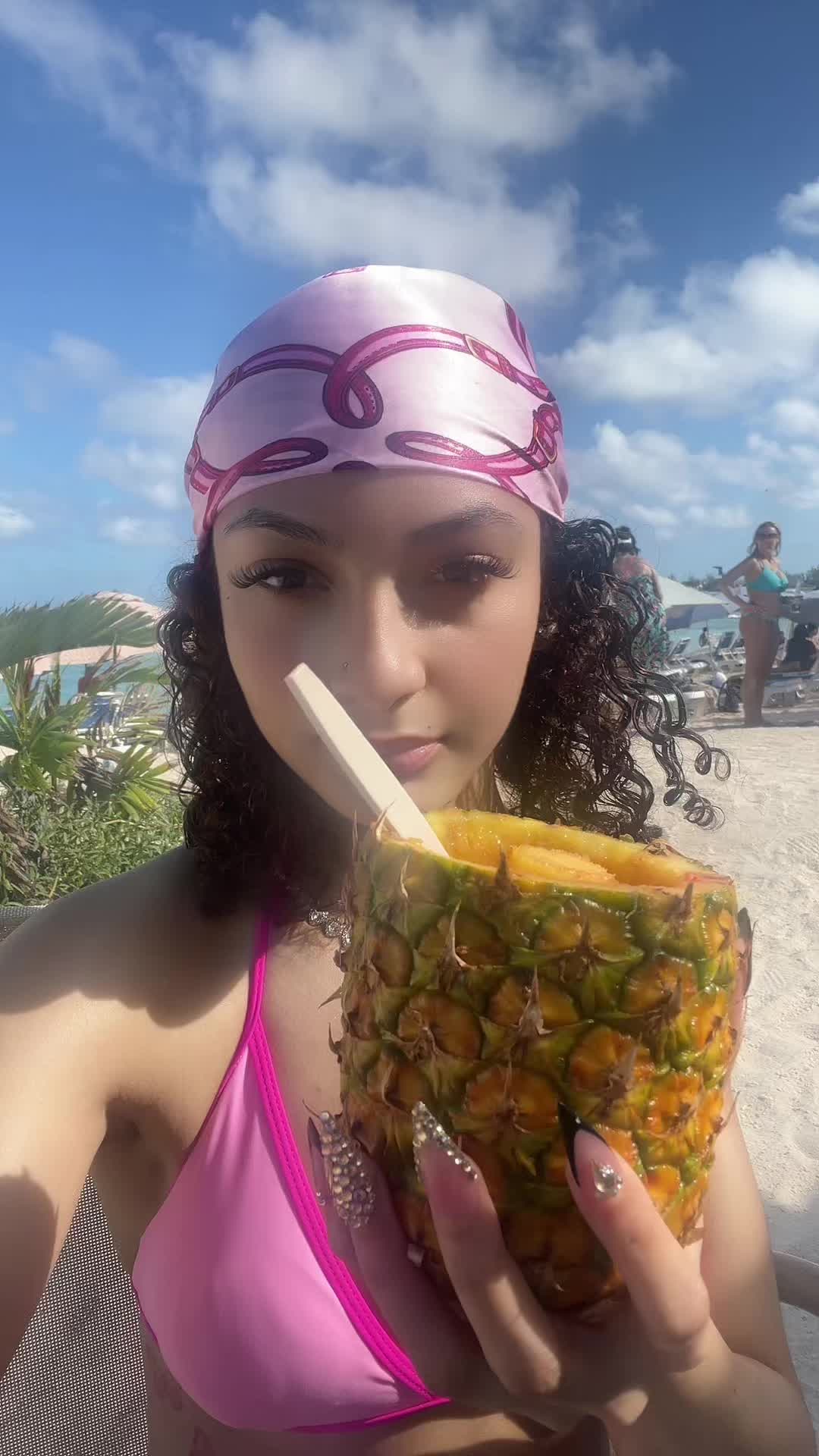 @sumlighskinwitglasses