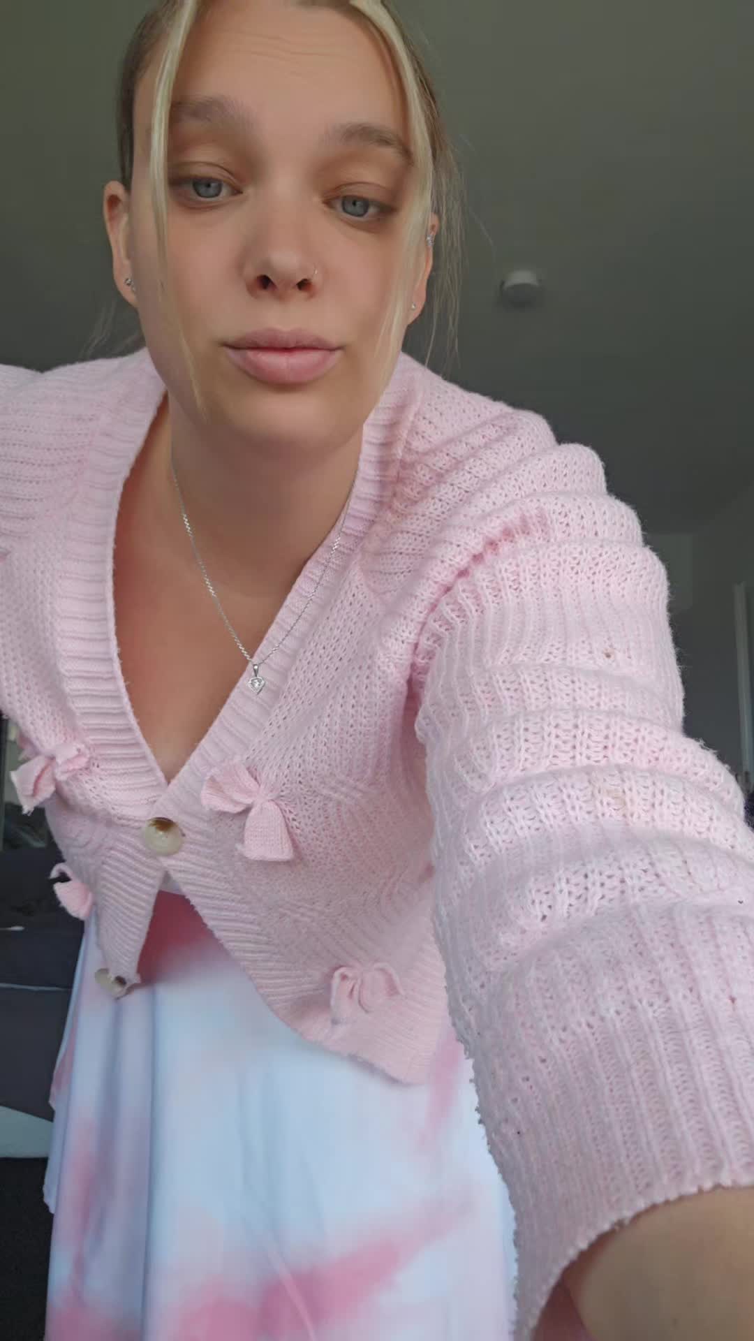 @🎀V i c k y🎀
