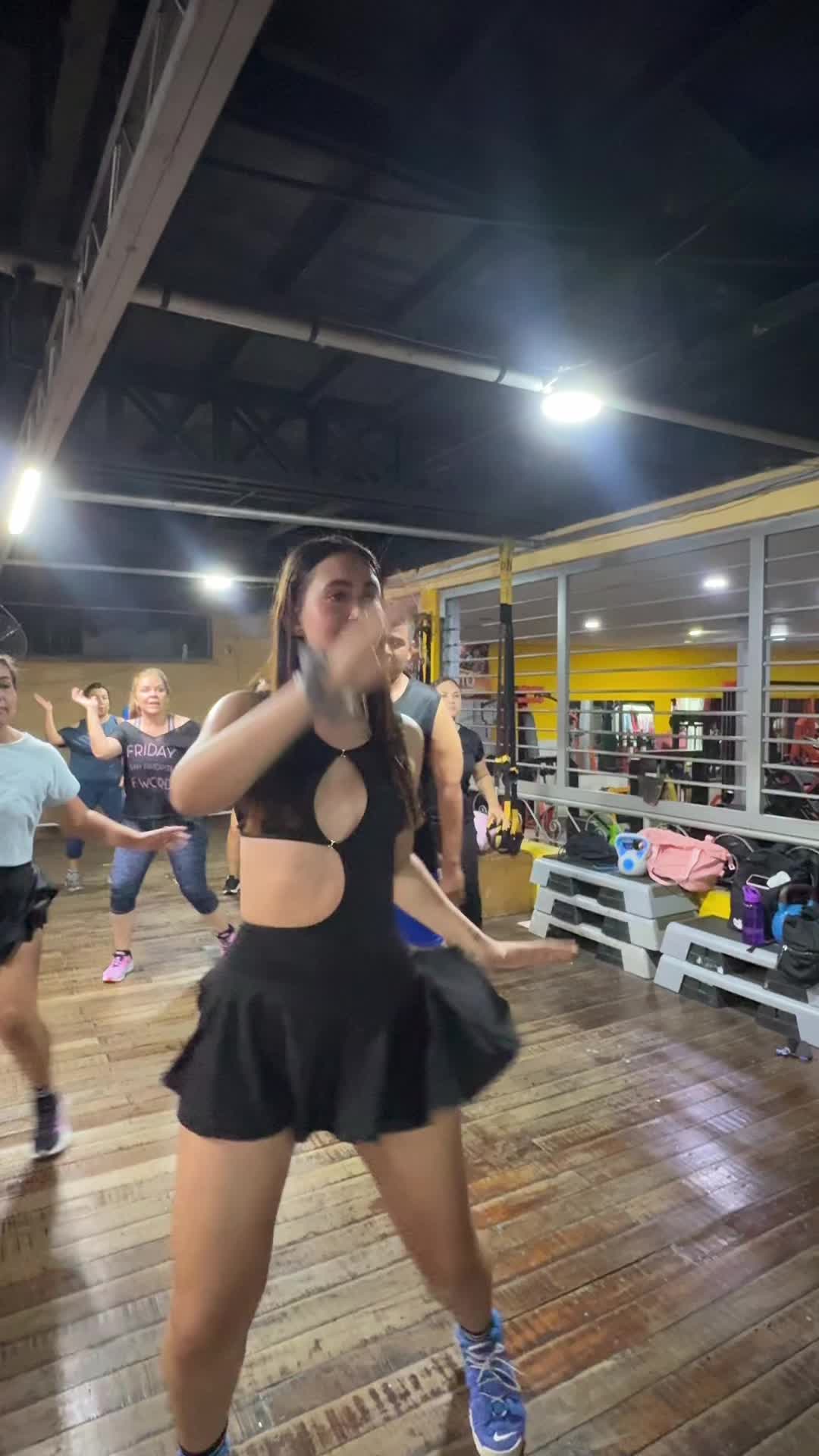 @Pao c Music Baila