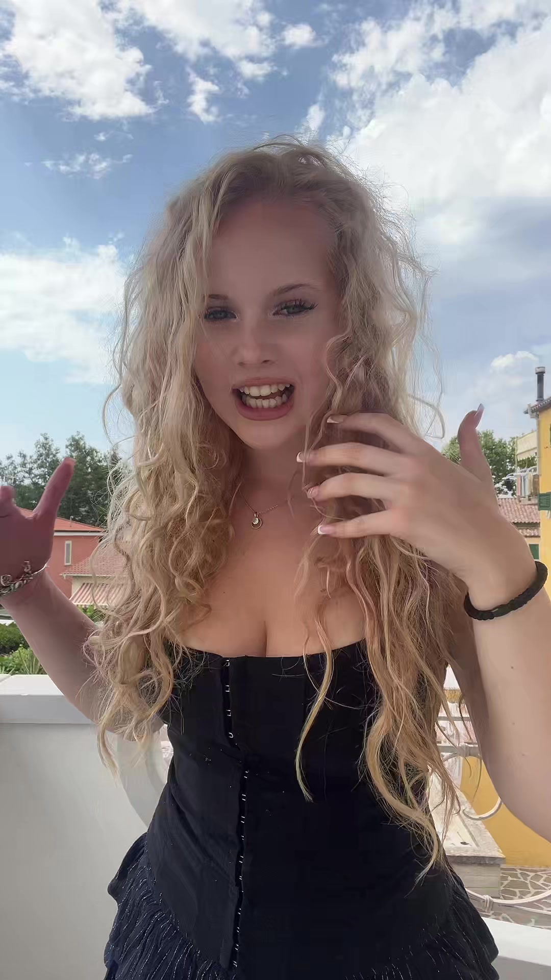 @Laura