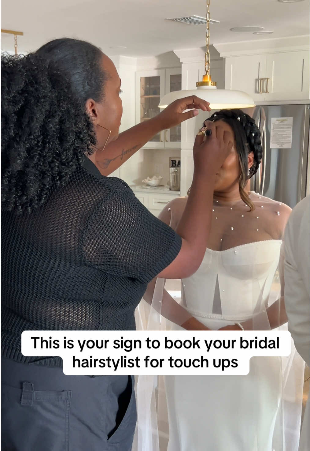 @Traveling Bridal Hairstylist