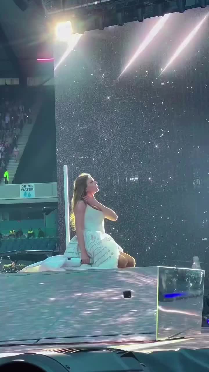 @𓂃꙳⋆videos from the eras tour