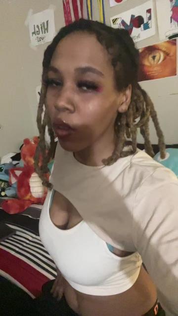 @ThatevilLightskinNon-Binary🦇