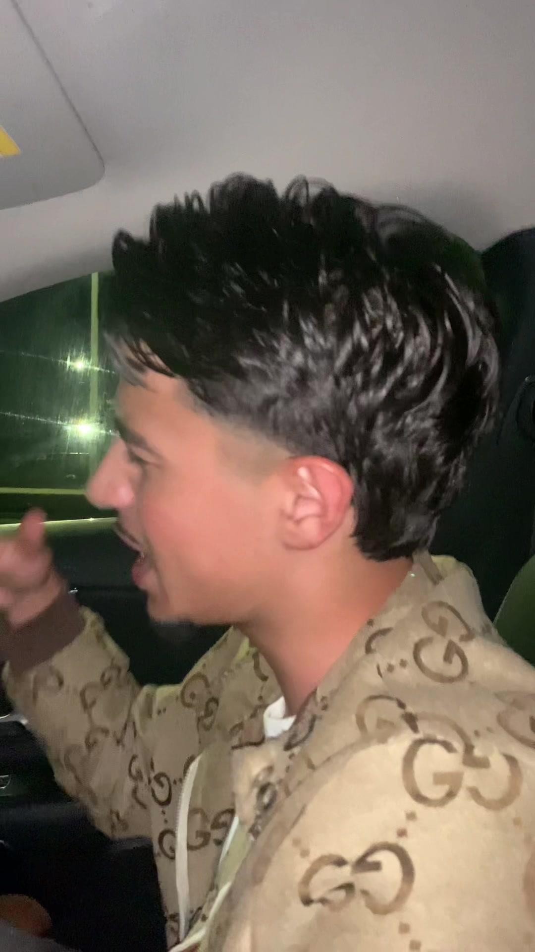 @È N