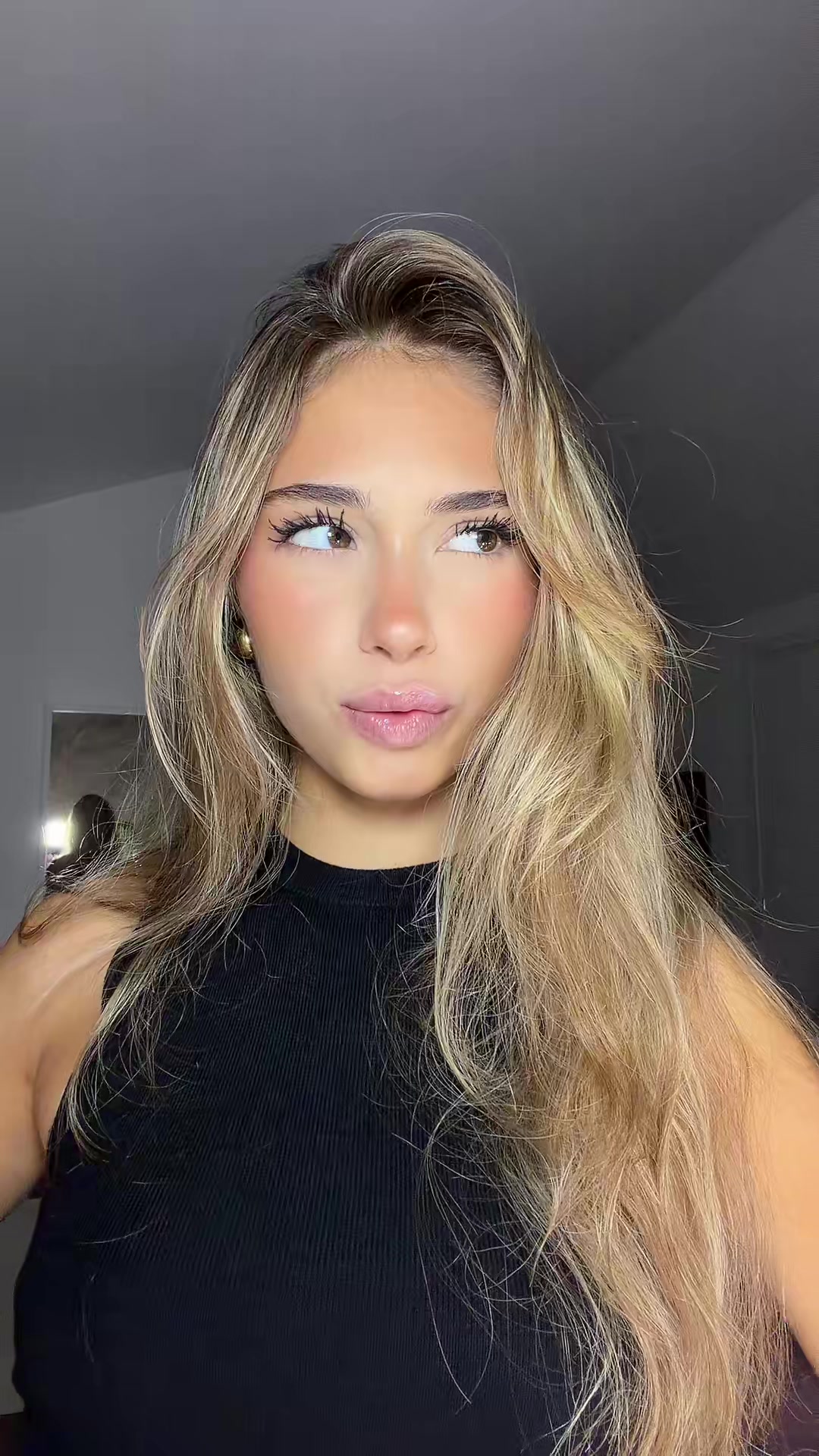 @𝐄𝐋𝐈𝐒𝐀