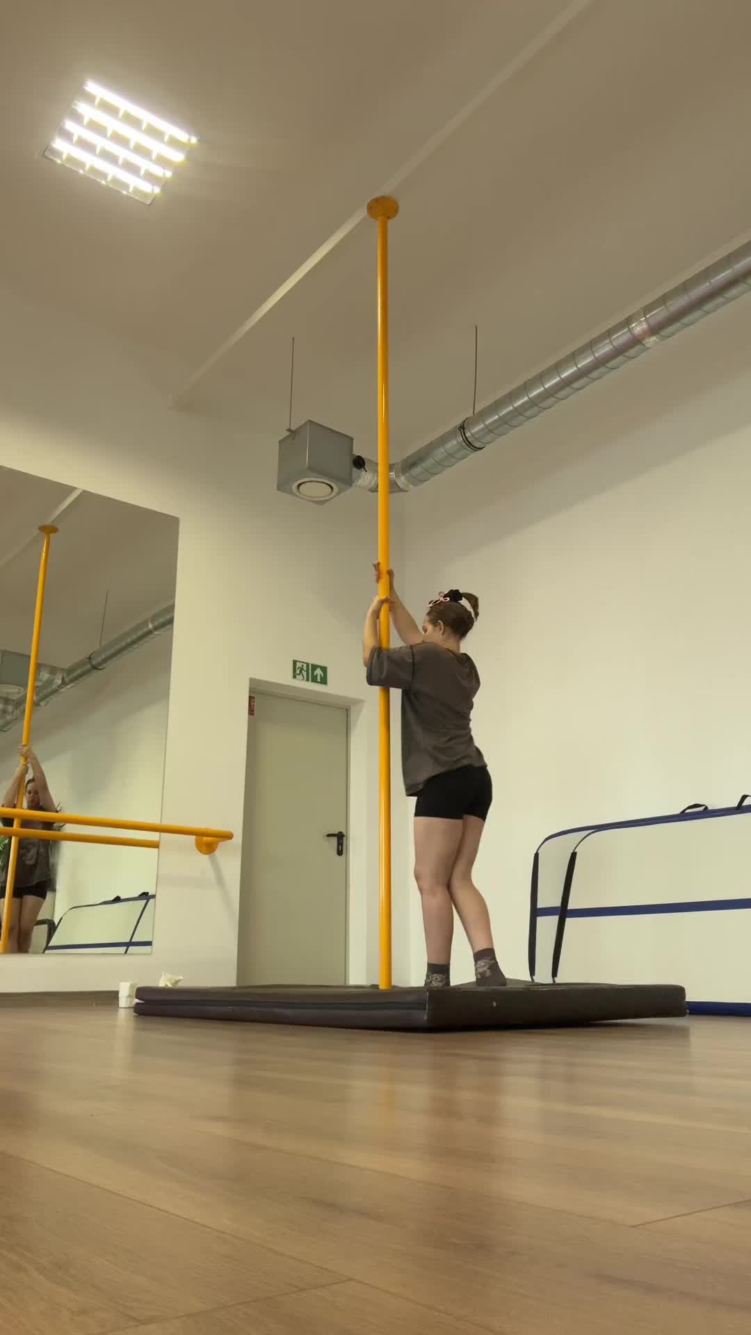 @_pole_flow_dance_pola_