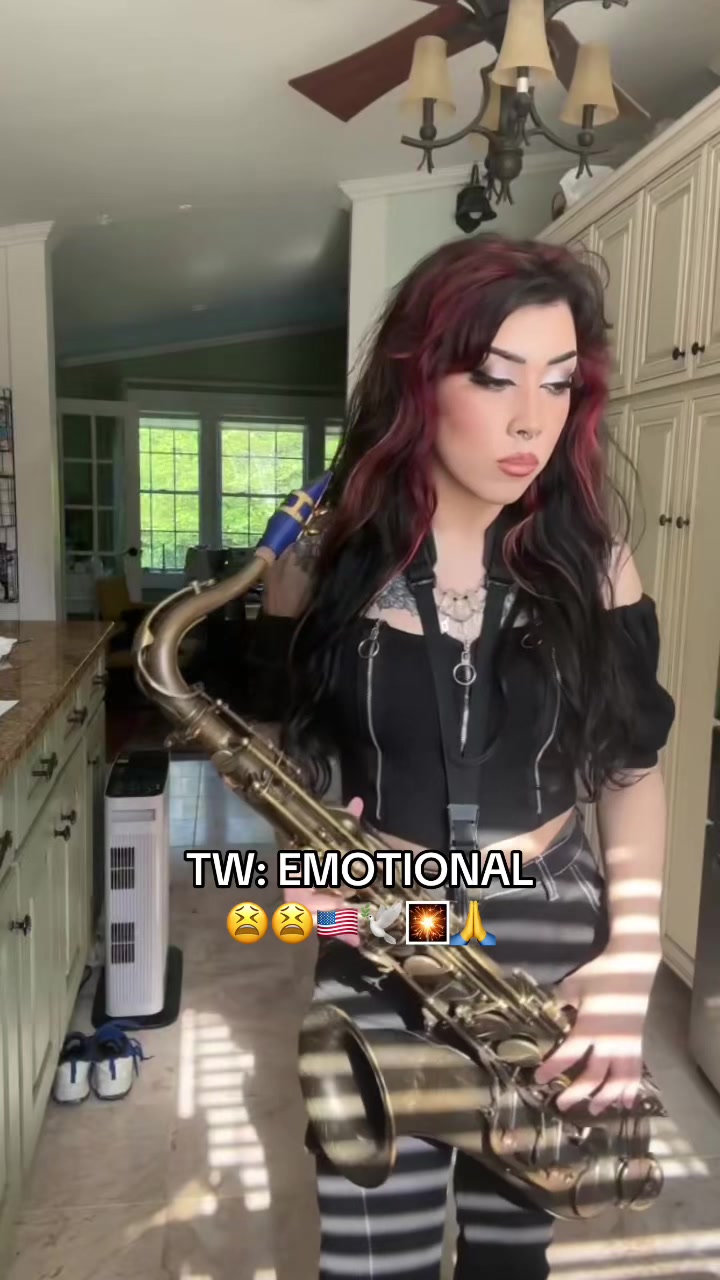 @celinacoma