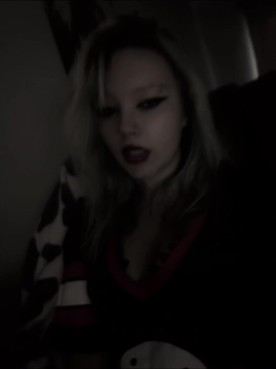 @Witheredbat🦇🖤...💙🦈