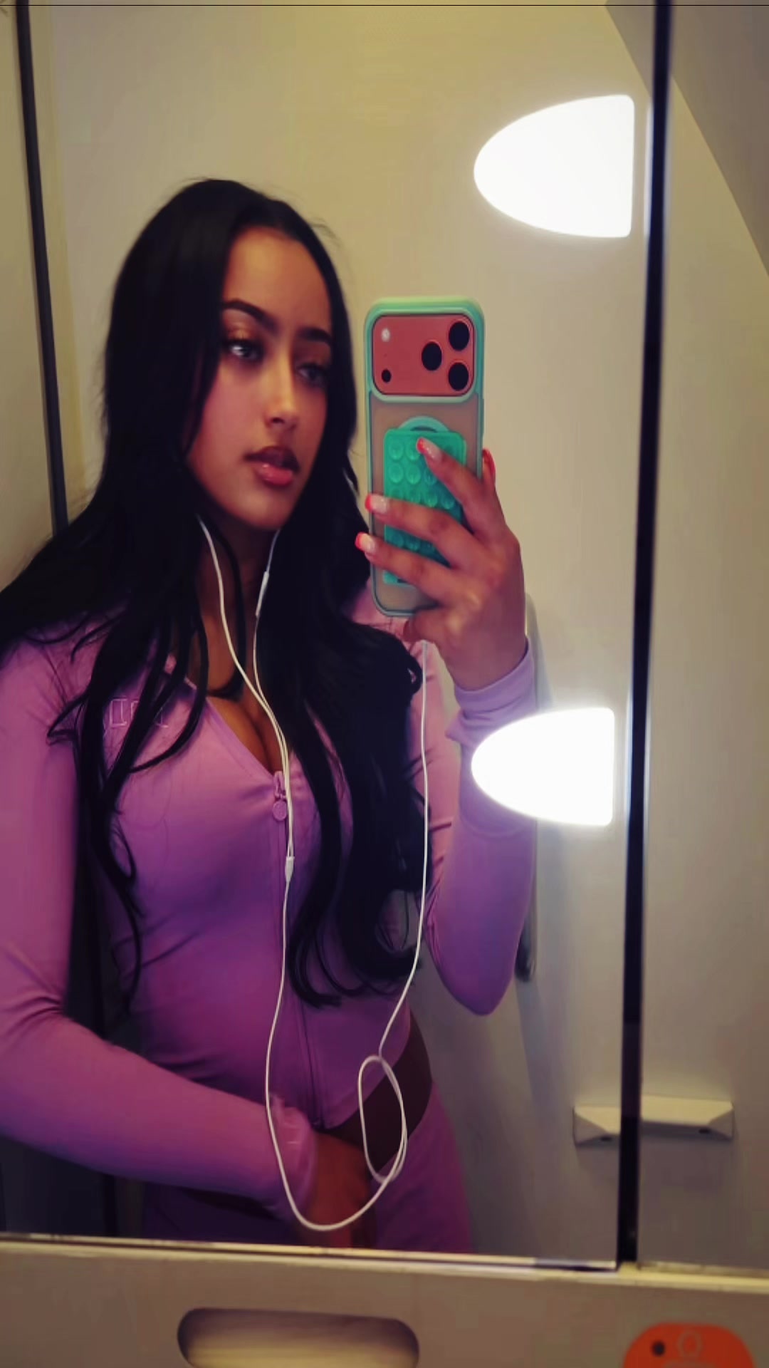 @peachesncream