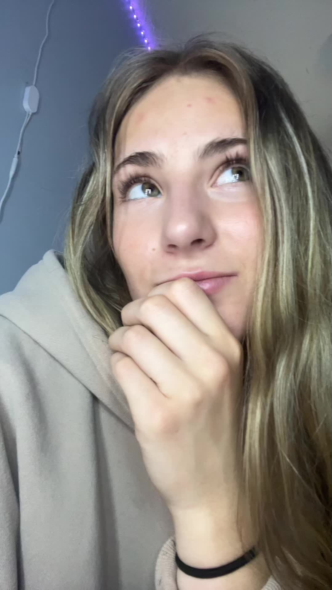 @Kayj.
