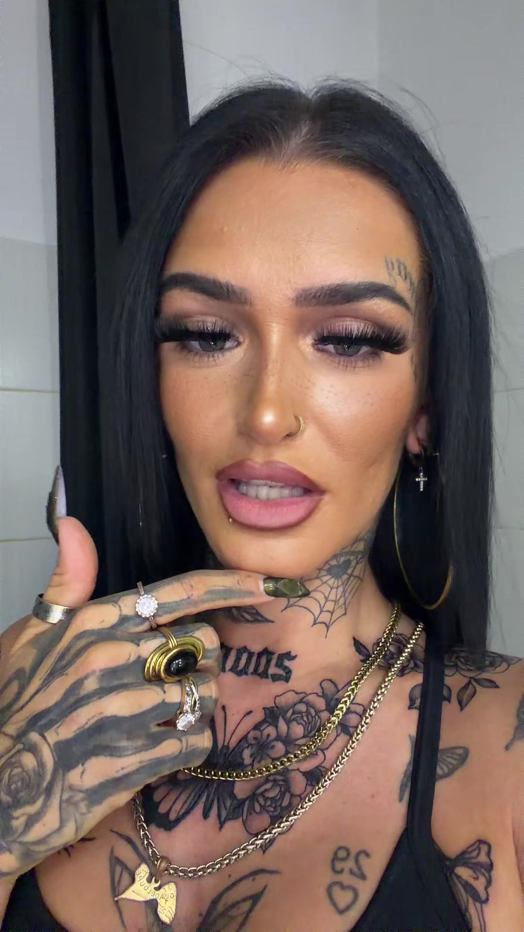 @𝐋𝐈𝐕𝐄𝐍𝐃𝐈.🦇