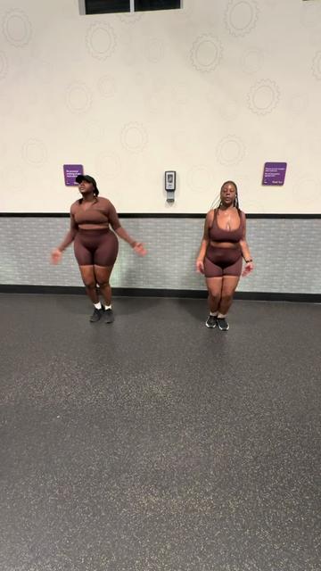 @Hercurvelifestyle + Fitness