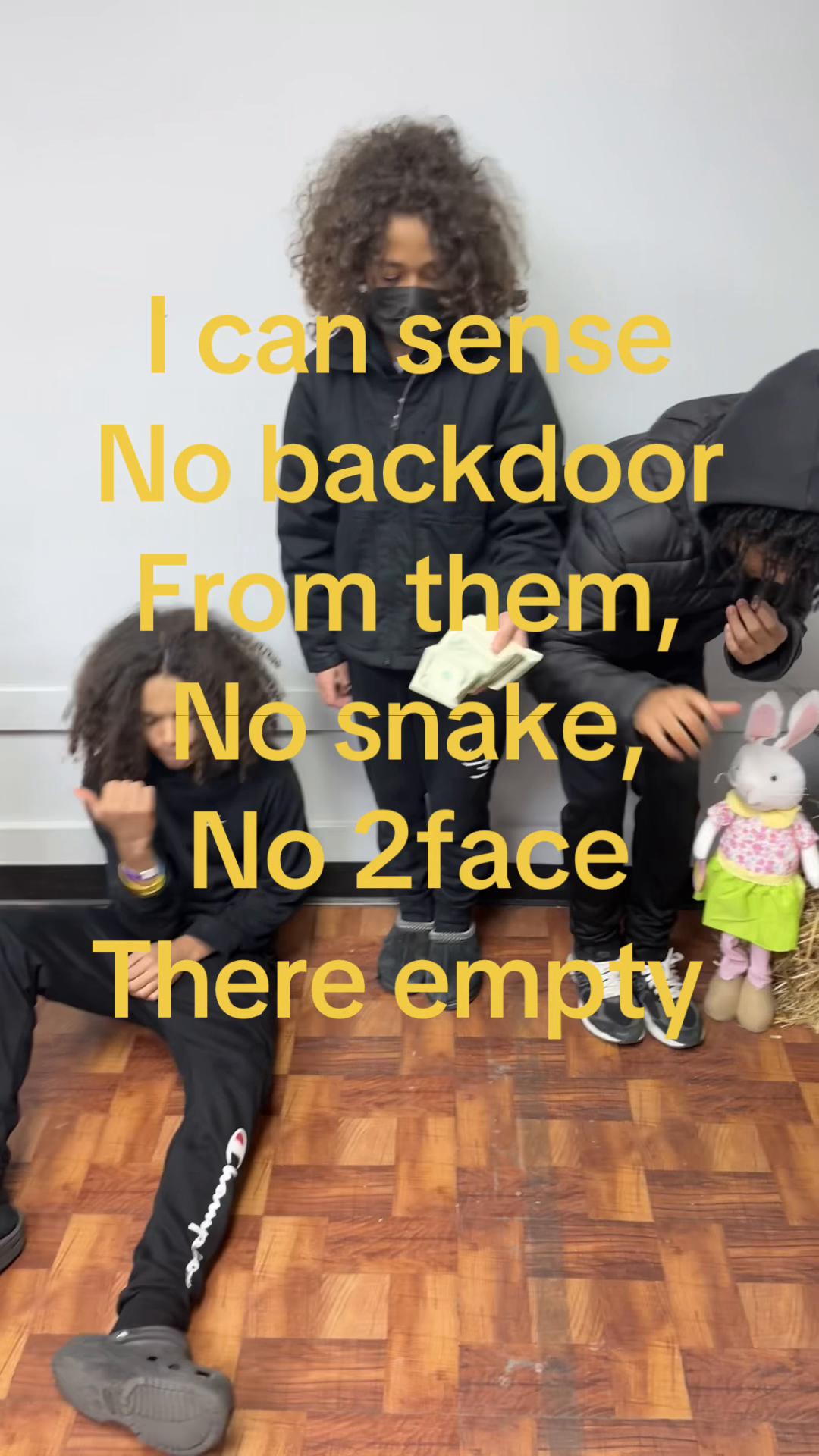@⃟