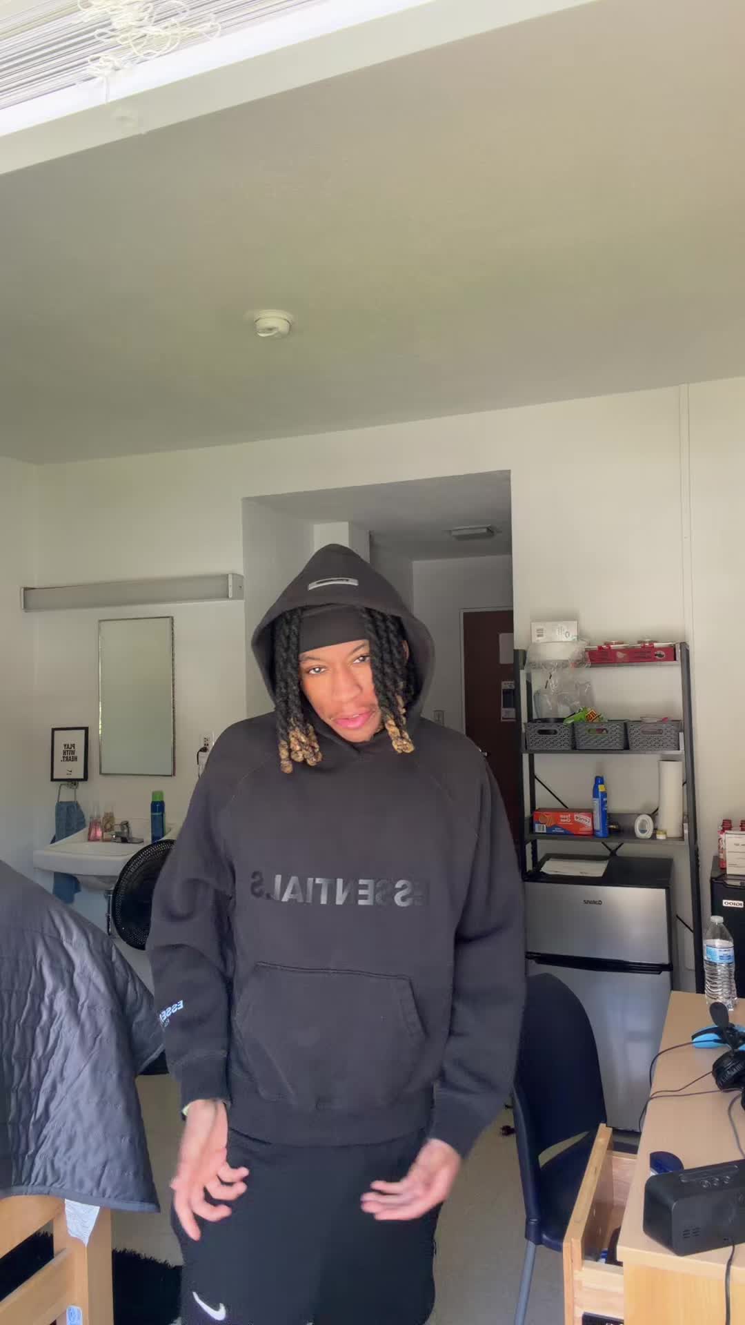 @privlifeofzay