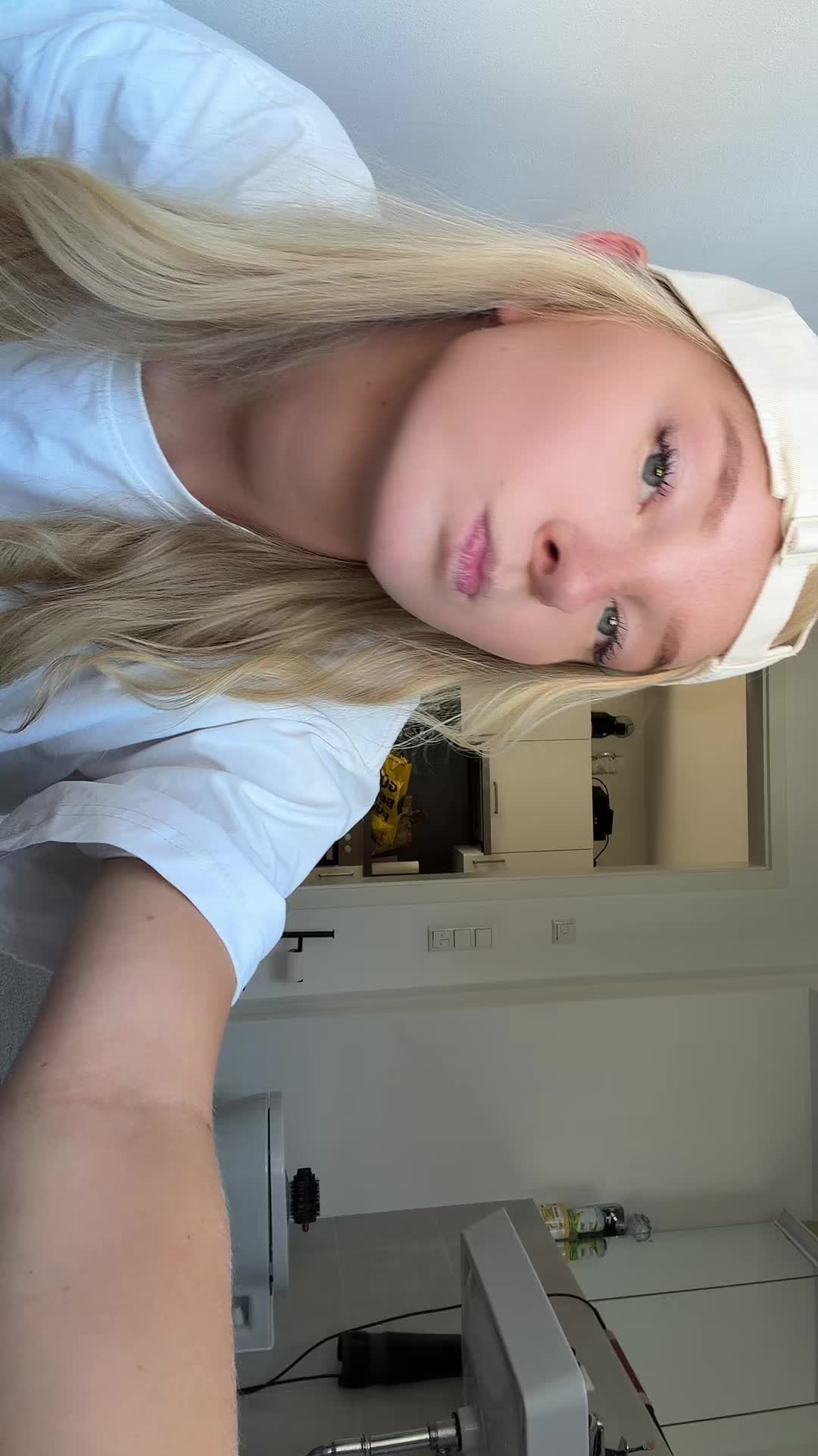 @Blonde_vivi