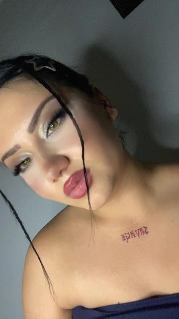 @L A U R A “ 🕷️