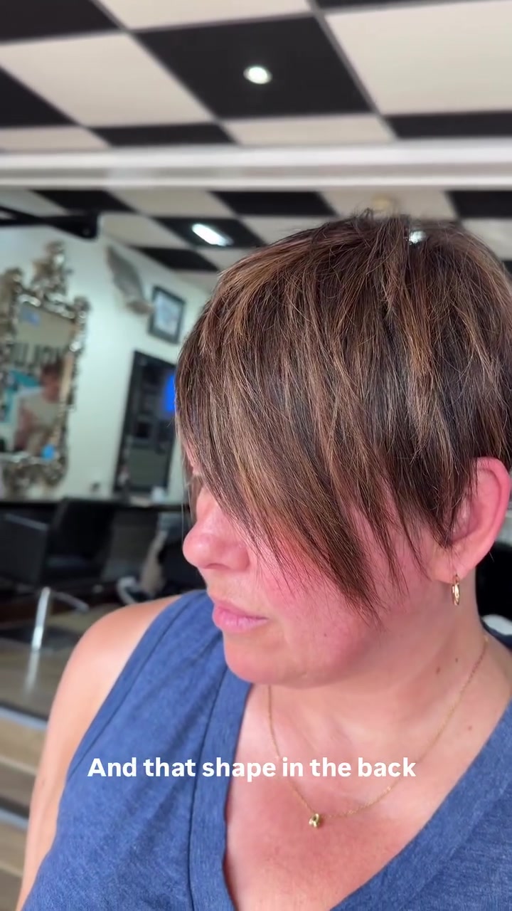 @Short Hair Cutting Specialist