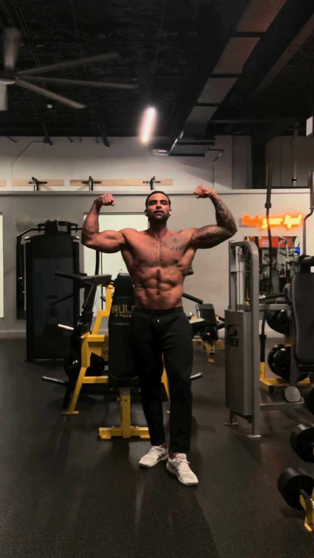 @JohnnyDiezFit