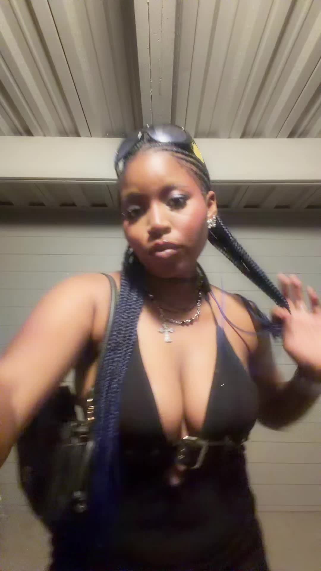 @Chinyelu👩🏾❤️💋👩🏾