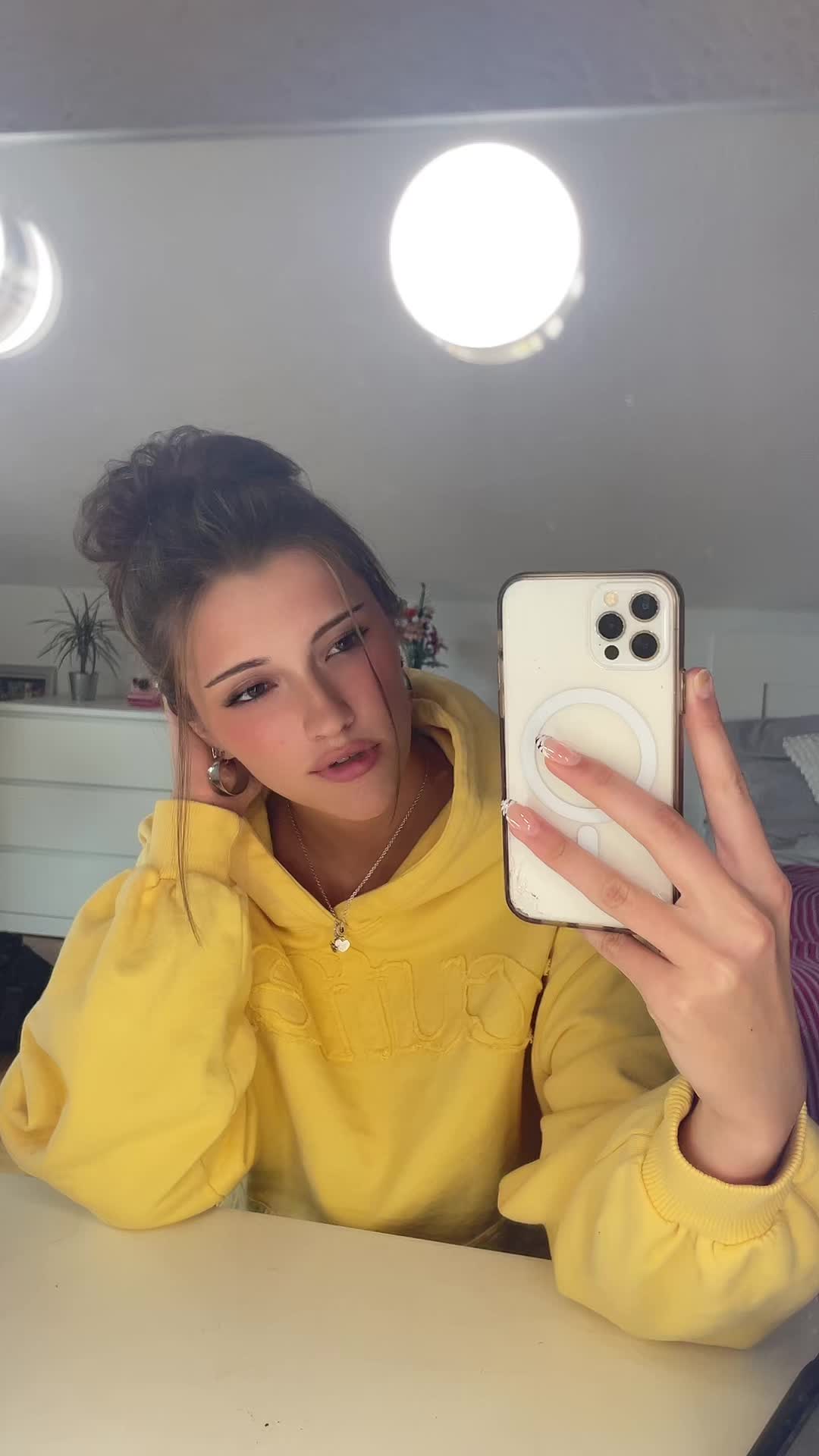 @mariella
