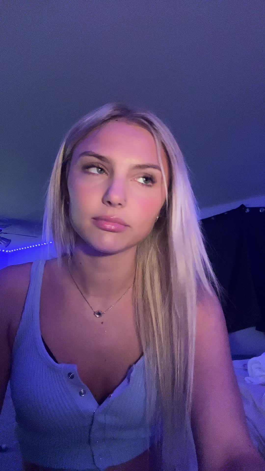 @👸😖